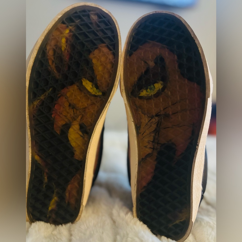 DISNEY VILLAINS X VANS KNU SKOOL